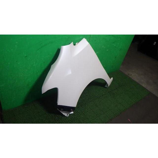 ルクラ DBA-L455F 左フロントフェンダー W24   53812-B2580 中古 |  | 03