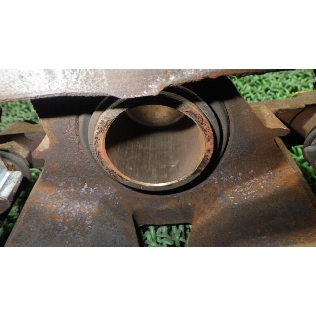 ノア DBA-ZRR70W 右リアキャリパー   47730-28270 中古 | NOAH | 02