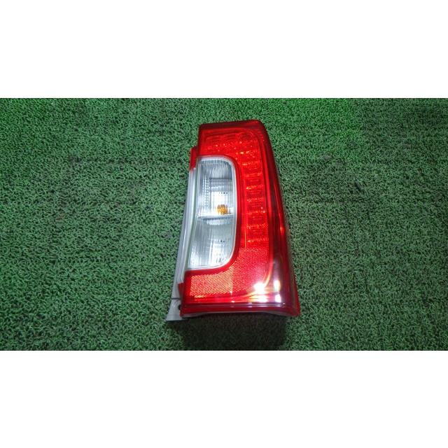 タント DBA-LA600S 右テールランプ KOITO 220-51391 81551-B2300 中古