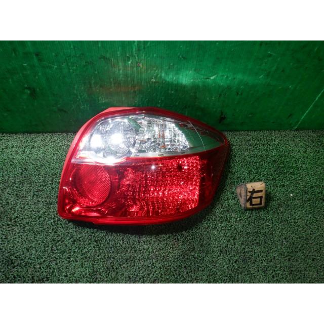 オーリス DBA-NZE151H 右テールランプ KOITO 12-549 81550-12B70 中古