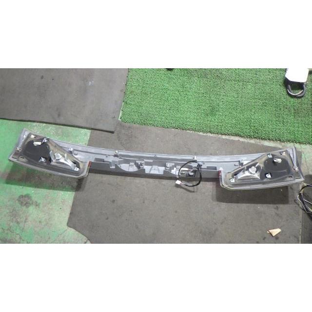 ステップワゴン DBA-RG1 リアフィニッシャーパネル STANLEY P5532 33701-SLJ-J03 中古 |  | 01