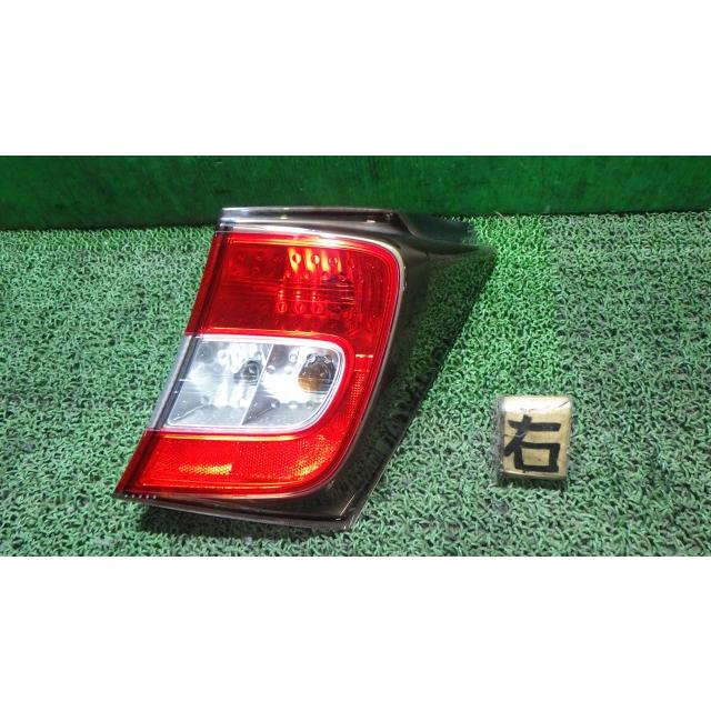 フリード DBA-GB3 右テールランプ ICHIKOH D095 33501-SFM-003 中古
