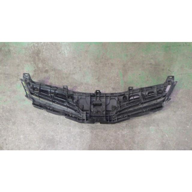 フィットシャトル DAA-GP2 ラジエータグリル   71120-TF9-003 中古 |  | 01