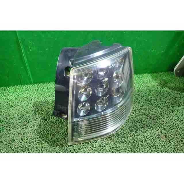 アウトランダー DBA-CW5W 右テールランプ W13 コイト 220-87813 : 株式