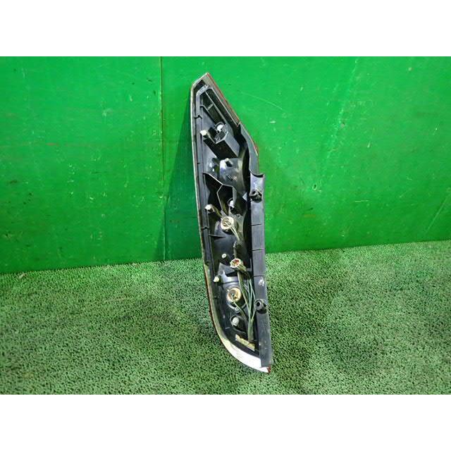 プレサージュ CBA-TU31 右テールランプ B21 イチコー 4973 |  | 02