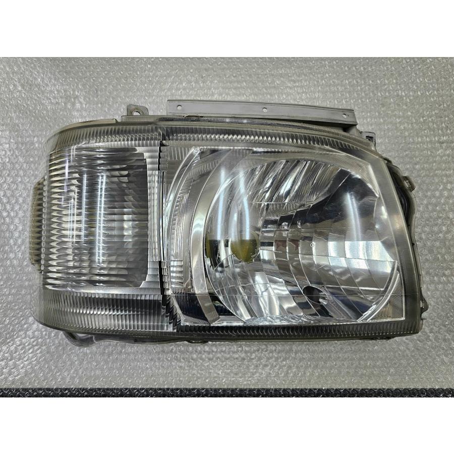 ハイエース 【中古品】トヨタ ハイエース ヘッドライト 右 （運転席側 