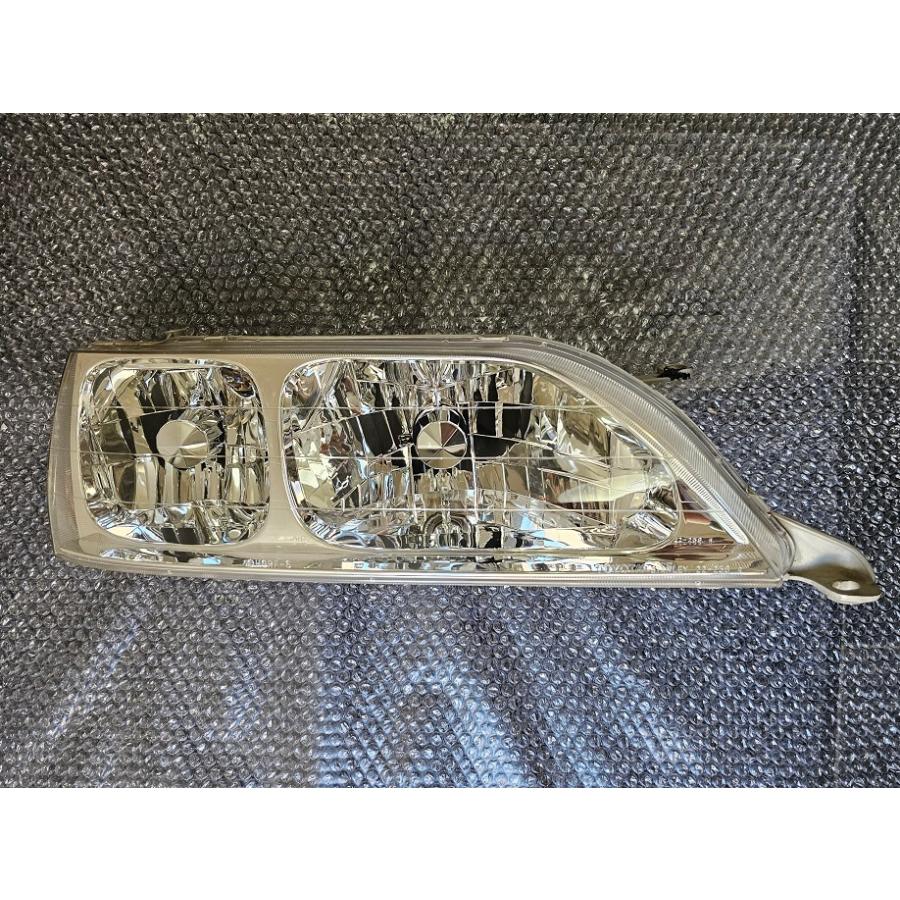 トヨタ（TOYOTA） 【中古品】トヨタ クレスタ JZX100 ヘッドランプ 右