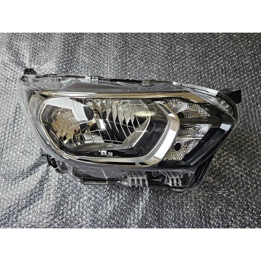 ニッサンルークス右ヘッドランプ