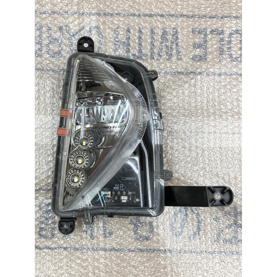 プリウス 【中古品】トヨタ純正 プリウス 50系 フォグランプ右 （運転