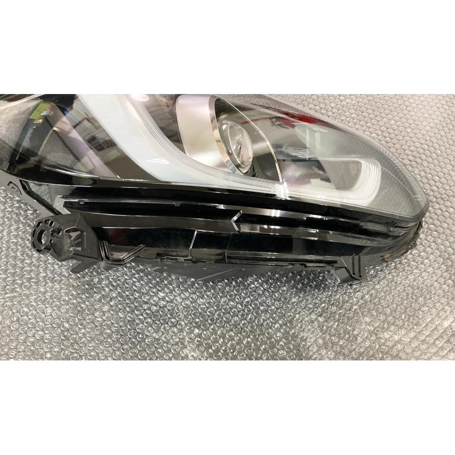 フィット 【中古品】ホンダ純正 フィット GR系 ヘッドライト 右 （運転