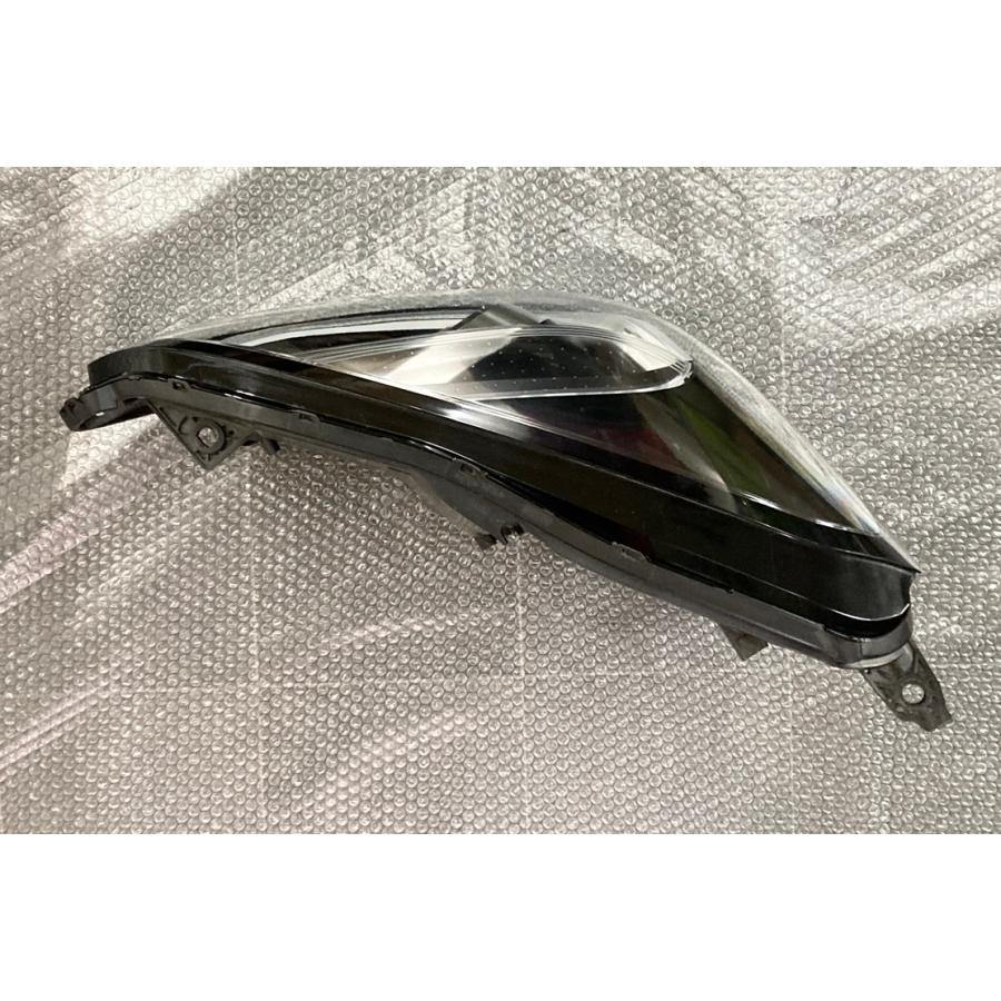 フィット 【中古品】ホンダ純正 フィット GR系 ヘッドライト 右 （運転
