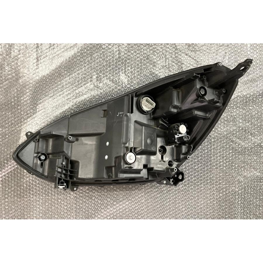 フィット 【中古品】ホンダ純正 フィット GR系 ヘッドライト 右 （運転