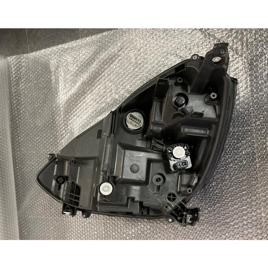 フィット 【中古品】ホンダ純正 フィット GR系 ヘッドライト 右 （運転