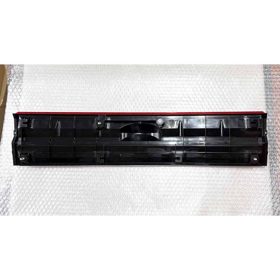 三菱（MITSUBISHI） 【中古品】三菱純正 デリカD:5 CV1W テールランプ