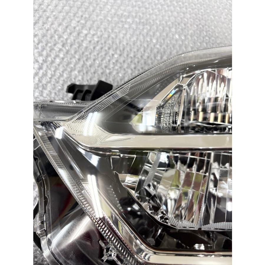 ダイハツ ミライース LA350S左ヘッドライト 81170-B2670中古美品 ダイハツ（DAIHATSU） 【中古品】ダイハツ純正 ミライース LA350S