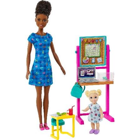 貴重 Barbie Teacher Doll (Brunette)，Toddler Doll (Blonde)， Flip Board， Laptop， Backpack， Toddler Desk， Pet Turtle， Great Gift for Ages 3 Years Old ＆ Up
