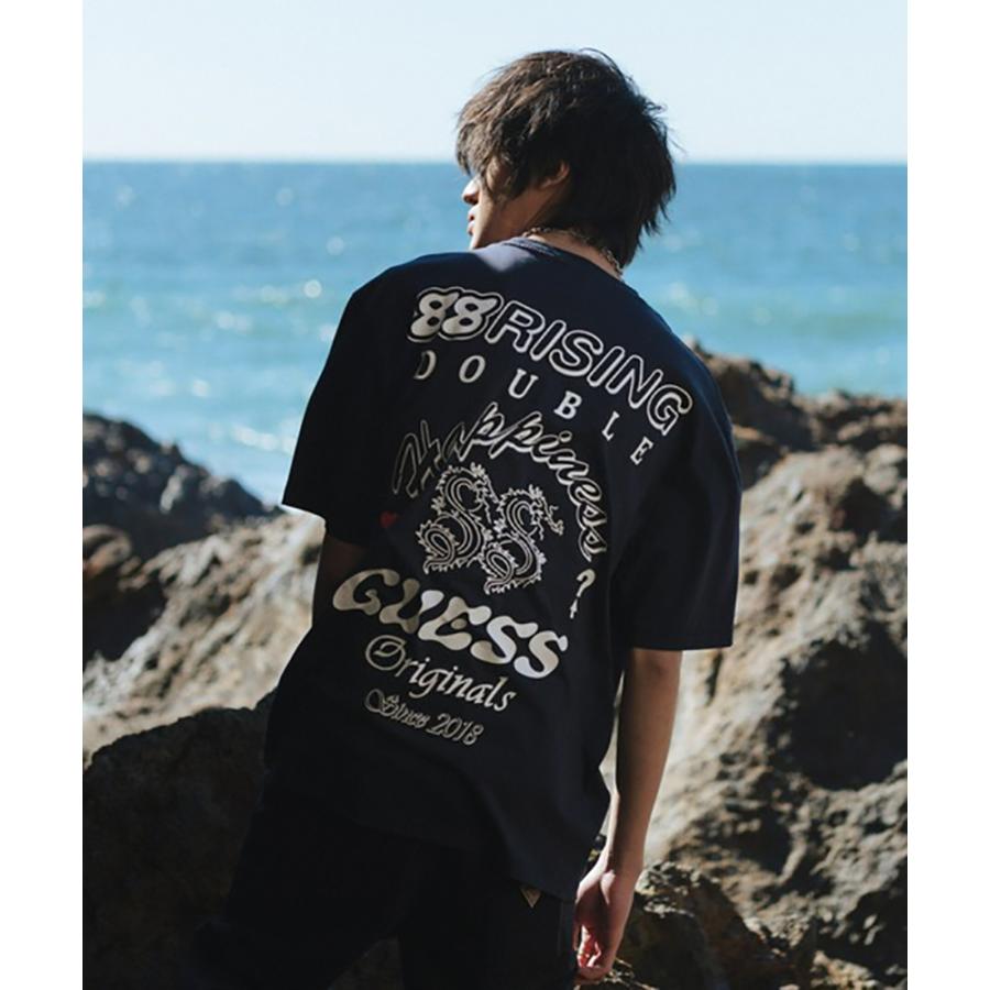 GUESS × 88RISING (ゲス) Tシャツ MEN'S DOUBLE HAPPINESS TEE DARK
