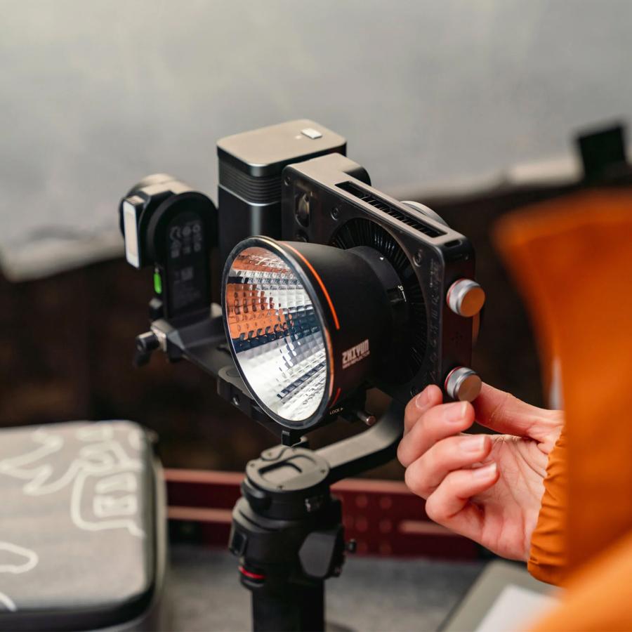 【送料無料】ZHIYUN MOLUS X100 PRO バイカラー100Wポケット COBライト 高出力 軽量 コンパクト_4