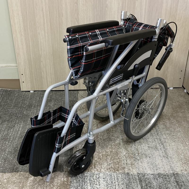 新古品】K-37 カワムラサイクル 標準型介助式車いす KV16-40SB 軽量 ノ