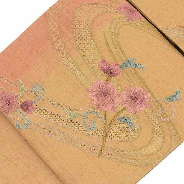 名古屋帯 中古 正絹 九寸 紬地 特選 茶系 スワトウ刺繍 相良刺繍 花