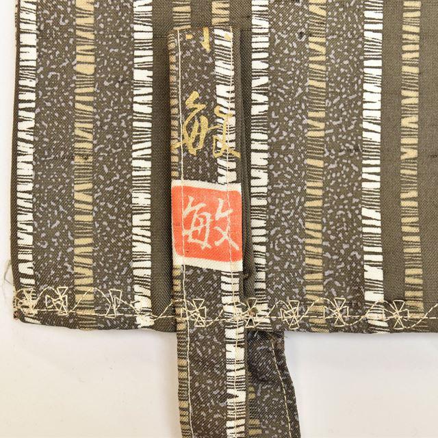 紬着物 単衣 浮き織 めがね織 付下げ柄 正絹 灰薄茶色 広衿 未使用品 紬着物 単衣 浮き織 めがね織 付下げ柄 正絹 灰薄茶色 広