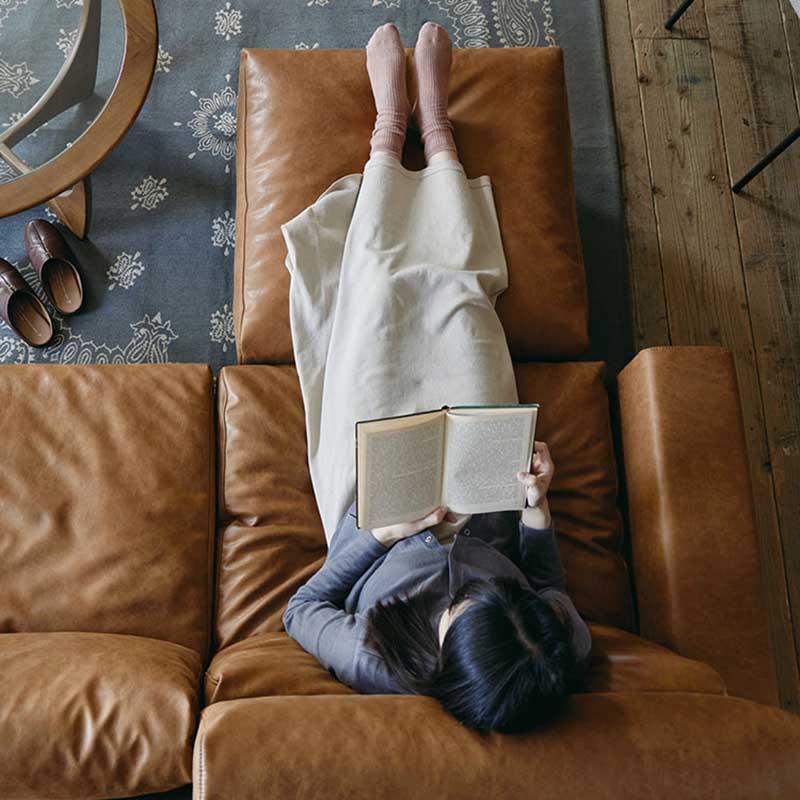 ソファ スツール プルート pluto comform オットマン ヴィンテージ風 フェザー スーパーレザーテックス スチール脚 ローバック カスタマイズ リビング 関家具 | CRUSH CRASH PROJECT | 09