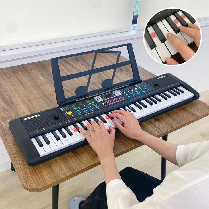新品未使用　61鍵盤 電子キーボード ガイド機能付き 電子ピアノ 光る鍵盤 光る鍵盤 電子ピアノ キーボード ガイド機能付き ピアノ 61鍵盤 音色