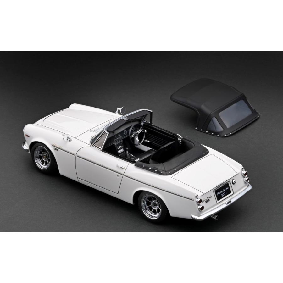 ignition model（イグニッションモデル） 1/18 DATSUN Fairlady 2000