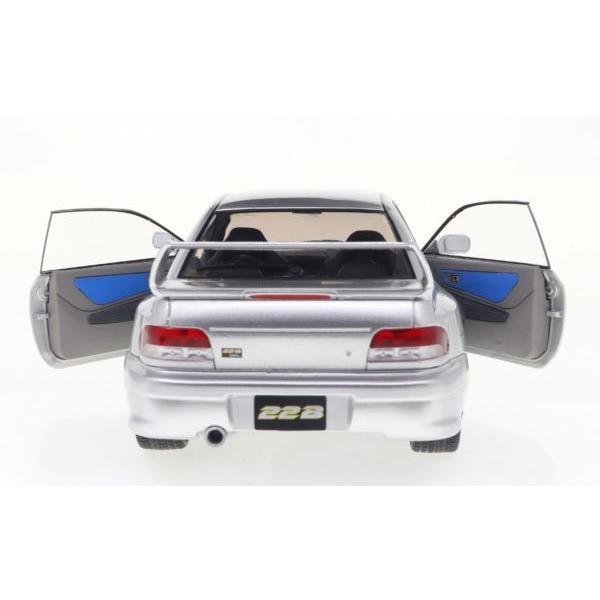 1/18 スバル インプレッサ 22B 1998 (シルバー)の画像