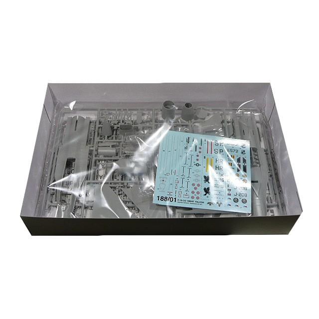 1/72 タミヤ 60701 F16 ファイティングファルコン |  | 01