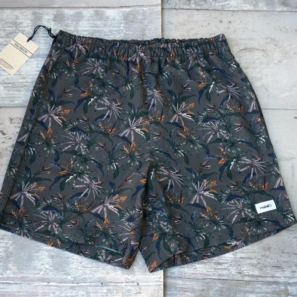 Roial FLOWER PRINT SHORTS新品 Roial FLOWER PRINT SHORTS(ロイアル トランクス ボードショーツ 海