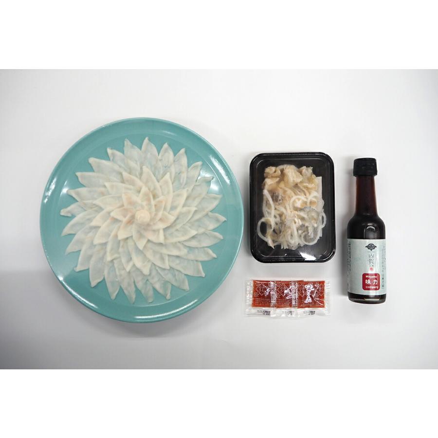 天然トラフグ刺身セット 【彩】 天然トラフグ゛刺身80ｇ（プラ皿）、天然トラフグ皮刺し50ｇ、ポン酢150ｍｌ、もみじおろし5ｇ×3