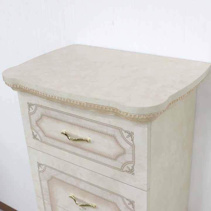 登場! イタリア家具 遣お クリーム色の木製チェスト 登場! イタリア家具 遣お クリーム色の木製チェスト
