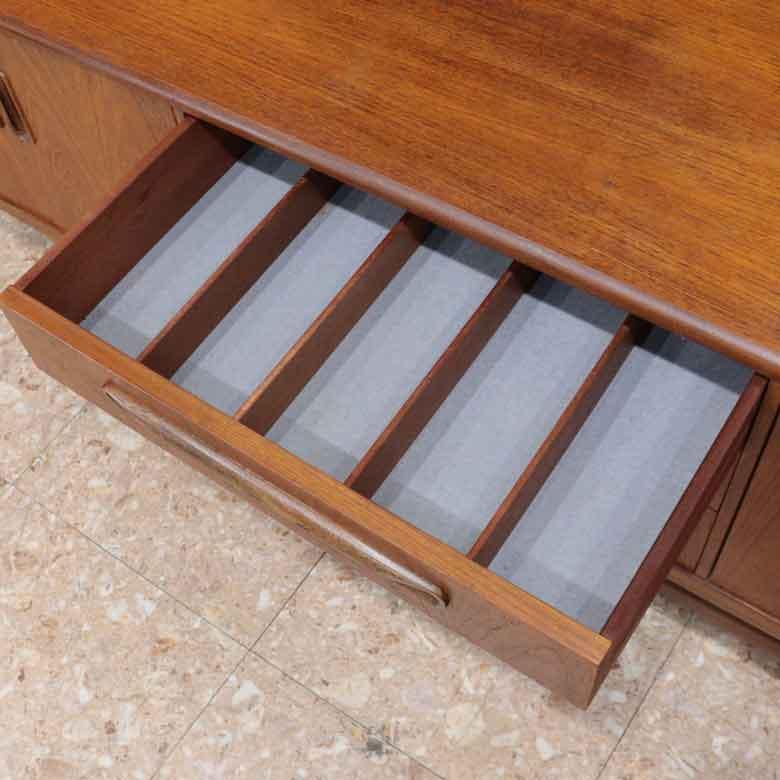 英国アンティークG-planジープランカップボード/木製キャビネット89-293 英国アンティークG-planジープランカップボード/木製キャビネット89-293