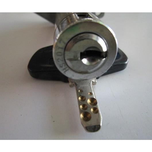 ▲▲ 鍵番号：純正/HS2017　長さ70mm(Aカム付き)　アルゼ系【シリンダーとドアキー】レトロパチスロ実機 かぎ カギ |  | 02