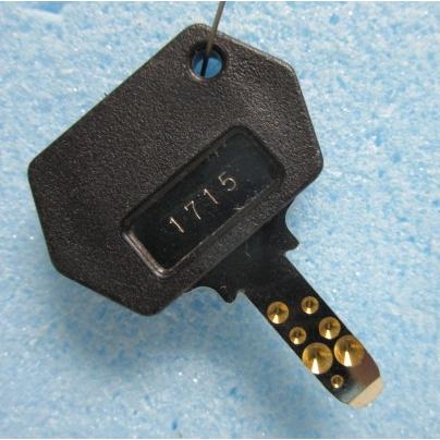 ※※ ドアキー：1715 (純正)　大都技研　パチスロ実機用【鍵,かぎ,カギ】3(参考画像)　家スロット用　吉宗s　押忍番長　秘宝伝 | 