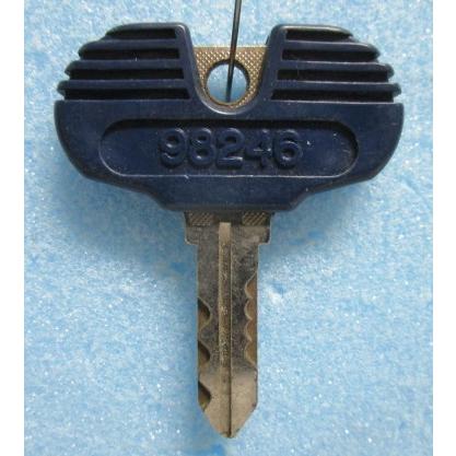 ※※ 純正:98246/青　ドアキー　アルゼ系/エレクトロコイン　パチスロ実機用【鍵,かぎ,カギ】現物画像 | 