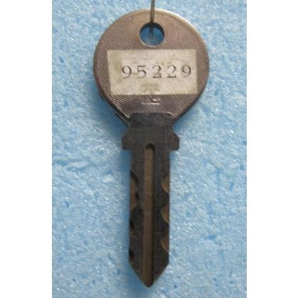 ※※ 95229(スペア)　ドアキー　アルゼ系/ユニバーサル　パチスロ実機用【鍵,かぎ,カギ】現物画像 | 