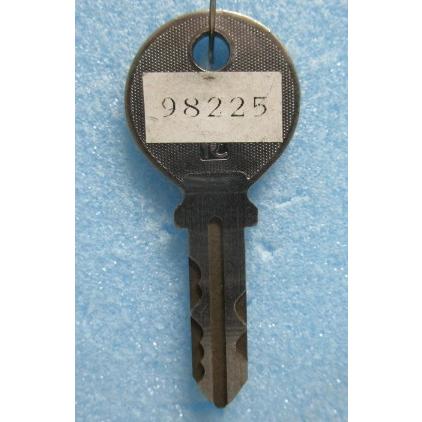 ※※ 98225/青(スペア)　ドアキー　アルゼ系/エレクトロコイン　パチスロ実機用【鍵,かぎ,カギ】現物画像 最後の1本 | 