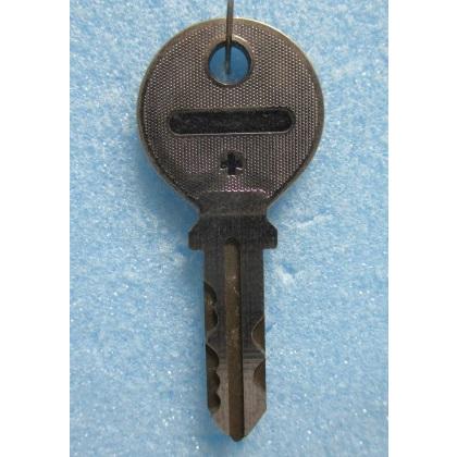 ※※ 98225/青(スペア)　ドアキー　アルゼ系/エレクトロコイン　パチスロ実機用【鍵,かぎ,カギ】現物画像 最後の1本 |  | 01