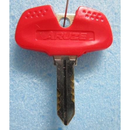 ※※ 純正:CS0026/赤　ドアキー　アルゼ/ユニバーサル　パチスロ実機用【鍵,かぎ,カギ】現物画像 |  | 01