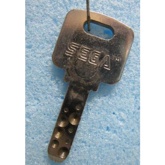 ▲▲ セガ/SEGA　G14920　鍵とシリンダーのセット　実機やアーケードゲーム機【シリンダーとドアキー】k-1　コインサンド等に |  | 01