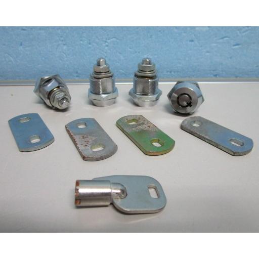 ▲▲ ドアキー1本とシリンダー4本とベロ4枚のセット　(統一番号)　実機,ゲーム機,両替機,等【シリンダーとドアキー】k-1　No_1 | 