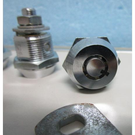 ▲▲ ドアキー1本とシリンダー4本とベロ4枚のセット　(統一番号)　実機,ゲーム機,両替機,等【シリンダーとドアキー】k-1　No_1 |  | 01