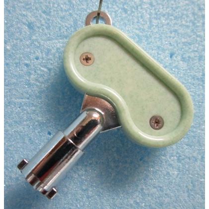 ※※ 薄緑色ドアキー：077 (純正)　サミー/Sammy　パチスロ実機用【鍵,かぎ,カギ】2(現物画像)　家スロット用　北斗の拳　ポパイ |  | 01