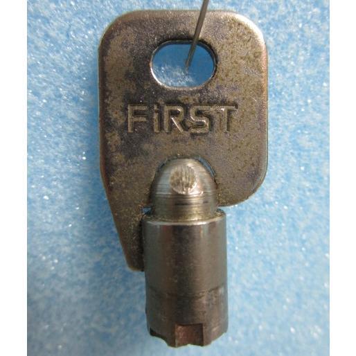 ※※ 鍵番号：B1201　3 中古 スペアーキー　対応機種：コンチネンタル　ユニバーサル　パチスロ実機用【鍵,かぎ,カギ】(参考画像) |  | 01