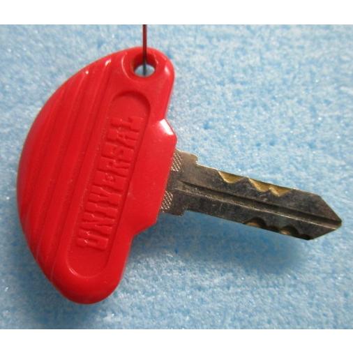 ※※ 純正:97220/赤　(1)　ドアキー　アルゼ系/ユニバーサル　パチスロ実機用【鍵,かぎ,カギ】現物画像 |  | 01