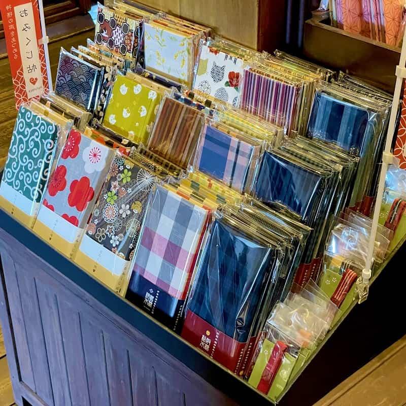特大】大容量 紙製ディスプレイ3段ダンボール什器(組立済) : 御朱印帳