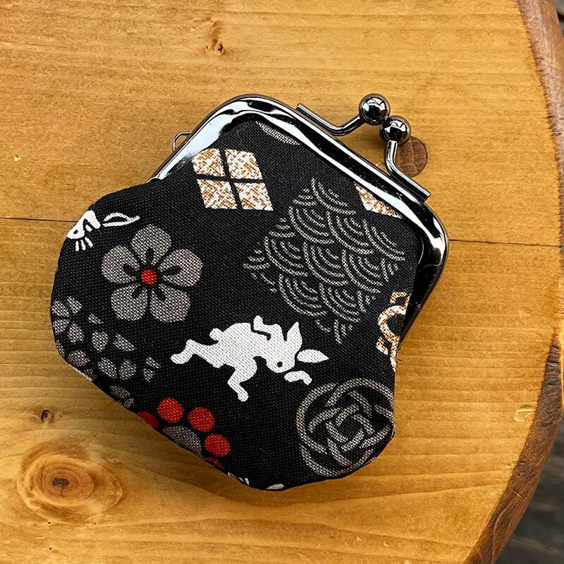 お賽銭用がま口/ 市松遊びうさぎ(黒) :gama-072:御朱印帳専門店HollyHock - 通販 - Yahoo!ショッピング お賽銭用がま口/ 市松遊びうさぎ(黒) :gama-072:御朱印帳専門店HollyHock - 通販 - Yahoo!ショッピング