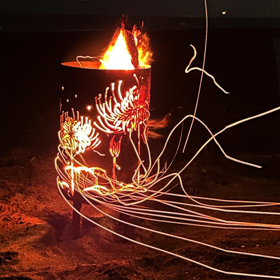 縦型焚き火台　曼珠沙華/まんじゅしゃげ　和柄の焚き火台　おしゃれ　収納バッグ付き　φ220　板厚2.3mm　高さ320mm（脚100mm）　黒皮鉄板　レーザー加工 |  | 11